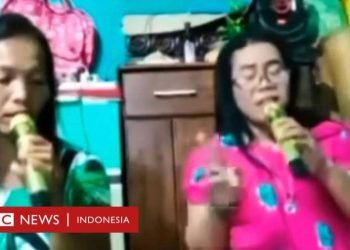 Pembunuhan istri saat live karaoke.