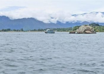 Kondisi permukaan Danau Toba.