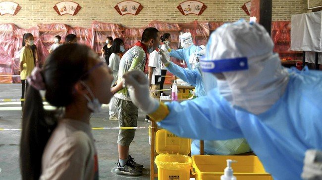 Infeksi Covid-19 kembali meningkat di China dan kini tengah mencapai puncaknya hingga 168.507 kasus yang terdeteksi selama April. 