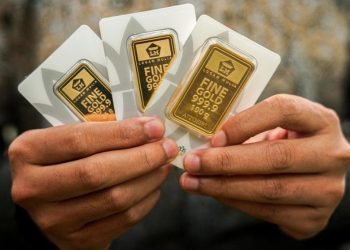 Harga emas Antam hari ini turun Rp12.000 per gram.