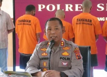Kapolres Simalungun AKBP Marganda saat merilis kasus pemerkosaan remaja.