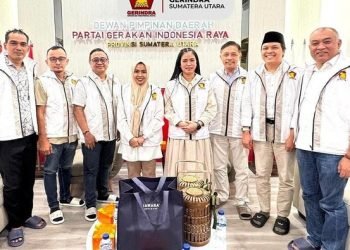Bupati Labuhanbatu Maya Hasmita mendatangi Kantor DPD Gerindra Sumut.