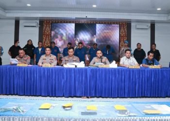 Konferensi pers penangkapan debt collector di Asahan, Sumut. 