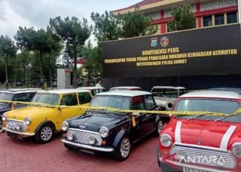 Sejumlah mobil yang disita pihak Kepolisian Daerah Sumatera Utara yang diduga tidak memiliki dokumen resmi.