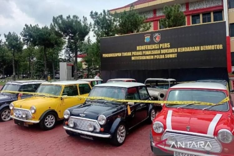 Sejumlah mobil yang disita pihak Kepolisian Daerah Sumatera Utara yang diduga tidak memiliki dokumen resmi.