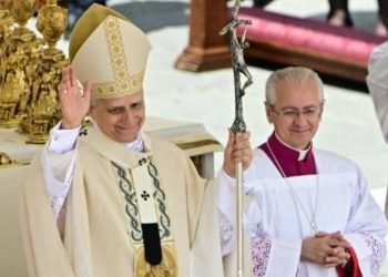 Paus Leo XIV serukan persatuan Gereja Katolik di misa pelantikannya.