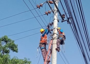 Pemeliharaan jaringan listrik.