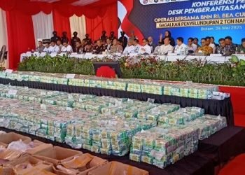 Petugas saat melakukan konferensi pers di Batam, Kepri, Senin (26/5/2025).