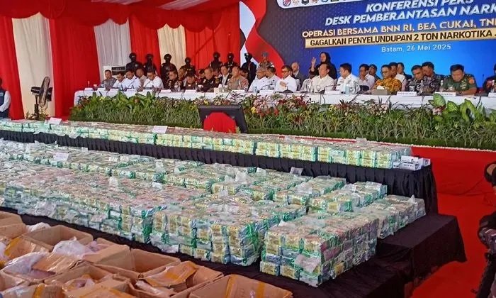 Petugas saat melakukan konferensi pers di Batam, Kepri, Senin (26/5/2025).