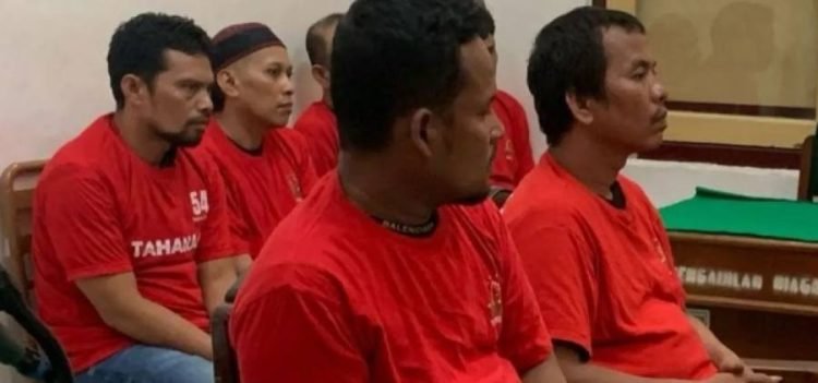 Empat terdakwa kurir sabu-sabu 40 kilogram ketika mendengarkan tuntutan JPU Kejati Sumut.