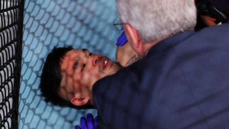 Jeka Saragih terkapar saat dihajar Joo Sang Yoo.