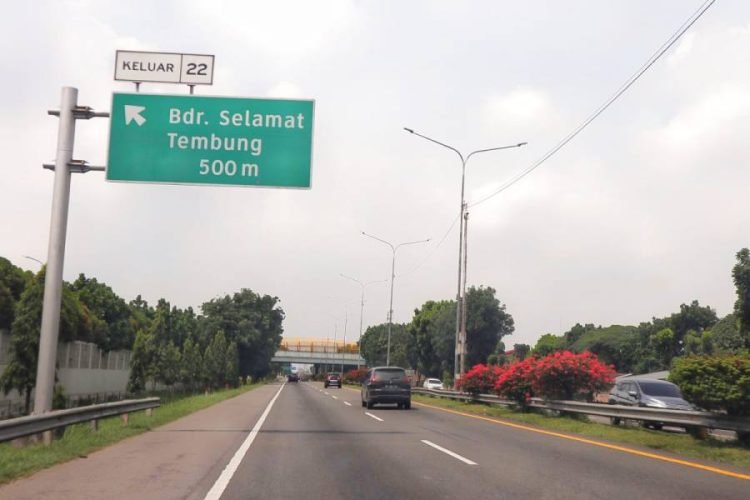 Gerbang Tol Bandar Selamat, Kecamatan Medan Tembung.