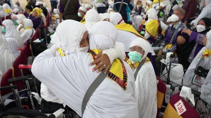 Jemaah haji asal Kabupaten Deli Serdang yang meninggal pada 16 Juni 2025 pukul 03.50 WIB di Bandara Internasional Kualanamu. 