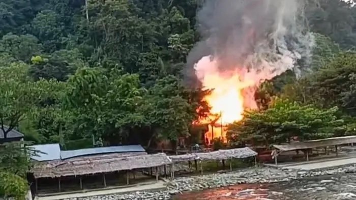 Kebakaran 10 unit penginapan dan restoran di kawasan Bukit Lawang.