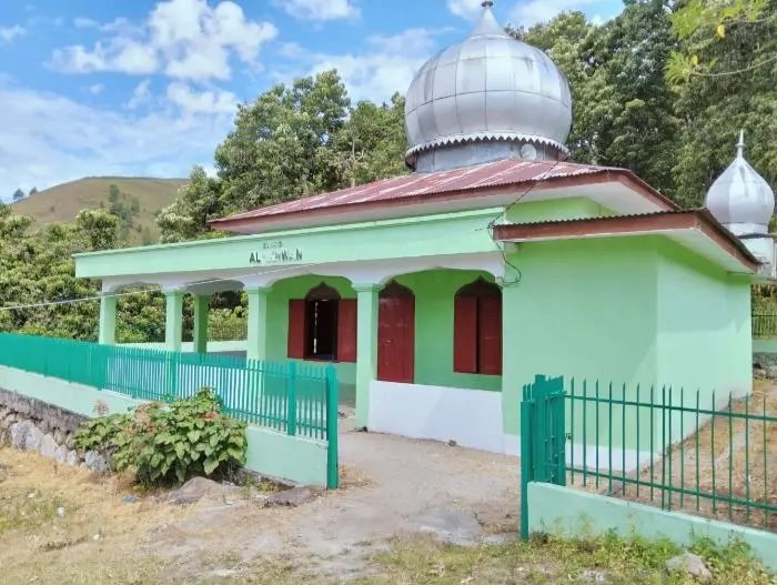 Masjid Al Ikhwan Samosir.