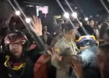 Puluhan warga menganiaya pelaku pencabulan di Tanjungbalai.