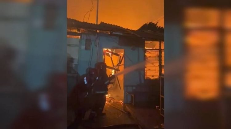 Kebakaran di Jalan Putri Hijau, Kelurahan Kesawan, Kecamatan Medan Barat.