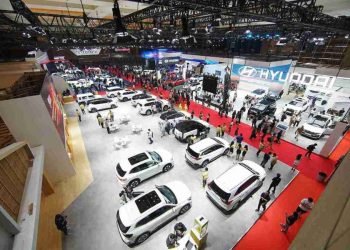 Penjualan mobil baru terus melemah. 