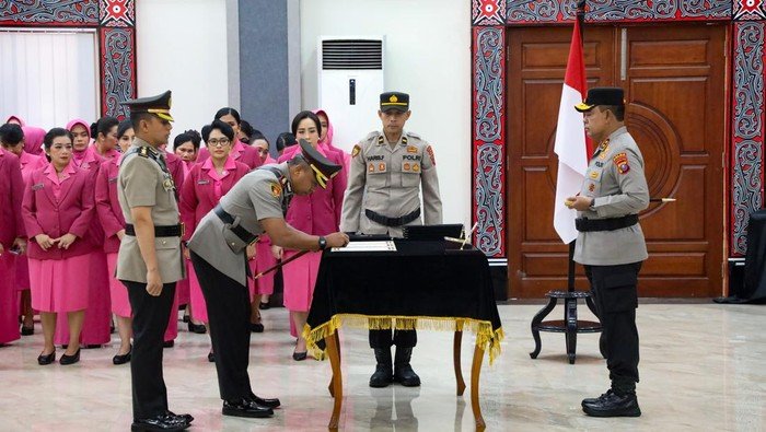 Kapolda Sumut Irjen Whisnu saat melakukan sertijab kepada PJU dan sejumlah Kapolres. 