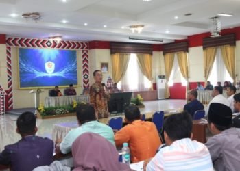 Bupati Tapsel Gus Irawan Pasaribu memberikan sambutan pada rapat koordinasi ketahanan pangan desa/kelurahan, yang digelar di Aula Sarasi, Lantai III, Kantor Bupati Tapsel, Sipirok. (IST)