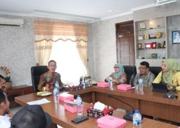 Bupati Tapsel Gus Irawan Pasaribu saat memimpin sidang GTRA. (IST)