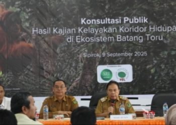 Wakil Bupati Tapanuli Selatan H. Jafar Syahbuddin Ritonga saat membuka acara konsultasi publik hasil studi kelayakan pembangunan empat koridor satwa di kawasan Batang Toru. (IST)