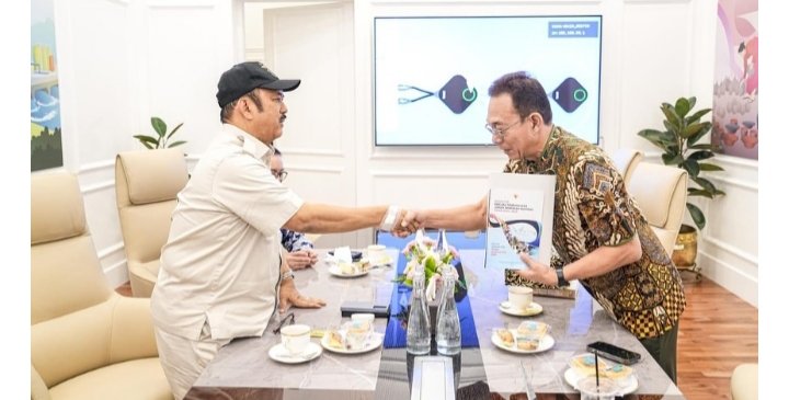 Bupati Tapsel Gus Irawan Pasaribu bersama Kepala Bappenas, Prof. Dr. Ir. Rachmat Pambudy, M.S., di Gedung Bappenas, Jakarta. (IST)