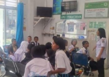 Puluhan siswa diduga  mengalami keracunan makanan usai menyantap menu Makan Bergizi Gratis (MBG)  saat menjalani perawatan. (IST)
