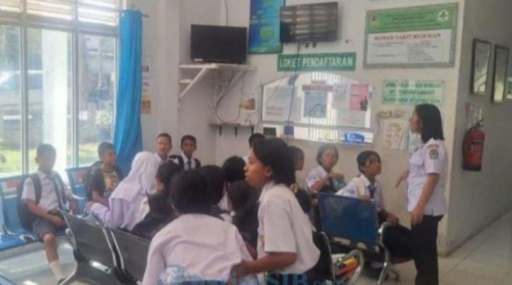 Puluhan siswa diduga mengalami keracunan makanan usai menyantap menu Makan Bergizi Gratis (MBG) saat menjalani perawatan. (IST)
