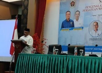 Wali Kota Padangsidimpuan Letnan Dalimunthe saat memberikan sambutan di acara Pengenalan Jurnalistik Bagi Stakeholder disenggarakan PWI Tabagsel. (IST)