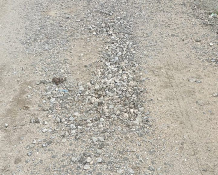 Jalan dari simpang jalan negara menuju Desa Nagatimbul Kecamatan Bonatua Lunasi Kabupaten Toba. (IST)