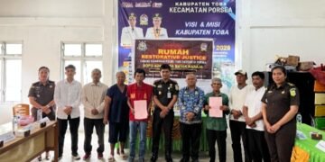 Kepala Cabang Kejaksaan Negeri Toba Freddy VZ Pasaribu, S.H, M.H pada saat Ekspose Perkara di rumah Restorative Justice Cabang Kejaksaan Negeri Toba di Sopo Adhyaksa Batak Na raja Porsea. (Ist)