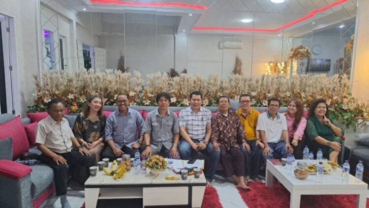 PERSIAPAN: Suasana rapat finalisasi persiapan Pesta Bona Taon Pomparan Punguan Raja Toga Sitompul Boru Bere (PRTSBB) Kota Medan dan Sekitarnya. (Dok: istimewa)