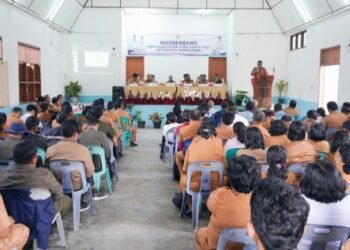 Sekda Paber Napitupulu saat memimpin Musrenbang di Kecamatan Habinsaran, Senin (02/03/2026). (IST)