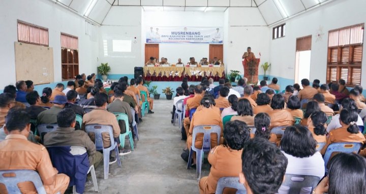 Sekda Paber Napitupulu saat memimpin Musrenbang di Kecamatan Habinsaran, Senin (02/03/2026). (IST)