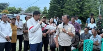 Menteri Perumahan Rakyat Dan Kawasan Pemukiman Maruarar Sirait mengunjungi penerima bantuan Stimulan Perumahan Swadaya di Kabupateb Toba. (IST)
