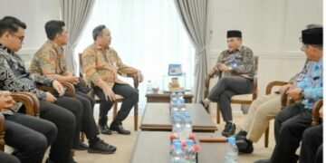 Wali Kota Padangsidimpuan Letnan Dalimunthe saat menerima kunjungan Kepala BPJS ketenagakerjaan Padangsidimpuan. (IST)