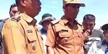 Wakil Bupati Toba Audi Murphy Sitorus bersama Camat Uluan Juni Hanmas Butarbutar dan rombongan saat survey lokasi tambang di Kec. Uluan. (IST)
