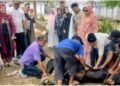 Anggota DPRD Padangsidimpuan yang ikut kurban melihat pelaksanakan penyembelih hewan kurban dalam rangka Hari Raya Idul Adha 1447 Hijriah di lingkungan kantor DPRD Kota Padangsidimpuan. (IST)