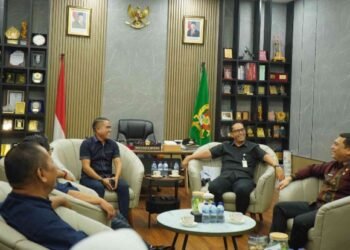 Wali Kota Medan Rico Tri Putra Bayu Waas menerima audiensi jajaran Pengurus Persatuan Wartawan Pemko Medan (PWPM) periode 2026–2029 di Rumah Dinas Wali Kota Medan, Jumat (10/7/2026). (Ist)