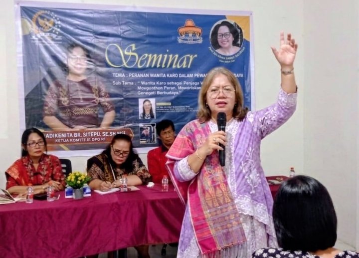 Ketua KP2 RI sekaligus Ketua Komite II DPD RI, Dr Badikenita Sitepu, SE MM yang menjadi keynote speaker dalam seminar Peranan Wanita aro dallas Pewarisan Budaya. (IST)