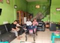 Ketua Panitia KonfrensibPWI Tavagsel XI terpilih Armasyah Nasution SH photo bersana dengan bendahara PWI Tabagsel Laidin Pohan sebelum acara. (IST)