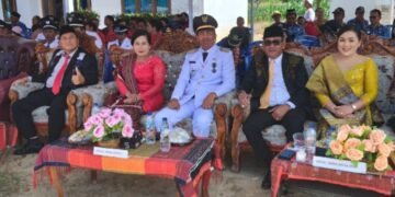 Camat Uluan Juni Hanmas Butarbutar, SH, MM, beserta istri dan Wakil Ketua DPRD Toba Tomson Manurung beserta istri. (IST)