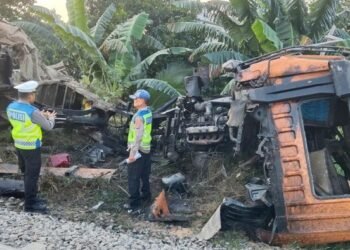 Kondisi usai kecelakaan Kereta Api dengam truk di Sergai (Foto: Dok. Polres Sergai)