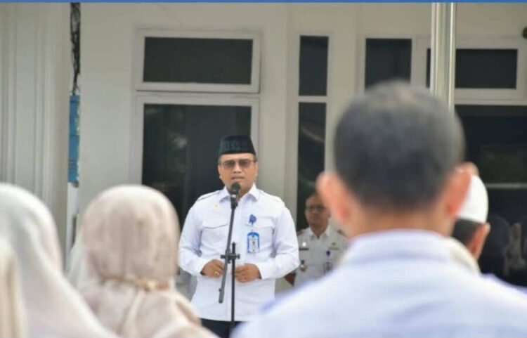 Wali Kota Padangsidimpuan saat memimpin Apel Gabungan seluruh ASN Kota Padangsidimpuan di halaman Kantor Wali Kota Padangsidimpuan, Rabu (16/09/2026). (IST)