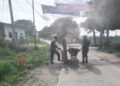 Para pekerja sedang membongkar sejumlah titik yang mengalami kerusakan. (Ist)